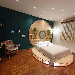 Woodland Apartment